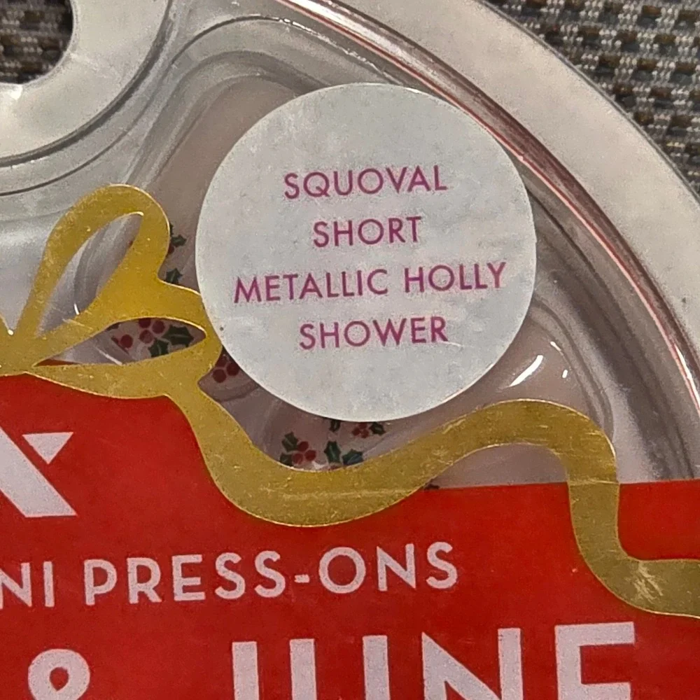 Olive & June Metallic Holly Shower Press-On Nails Short Squoval Instant Mani 42c